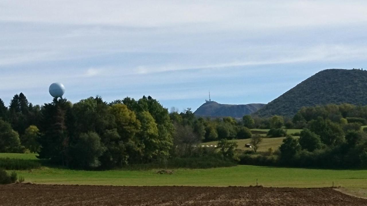 Sejour Au Coeur Des Volcans Saint-Ours  Exteriör bild